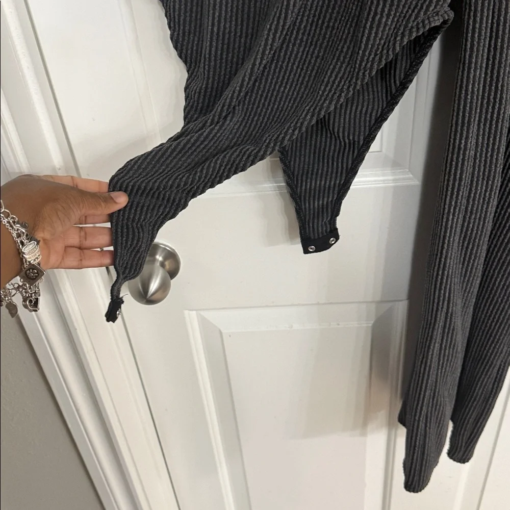 Fashion Nova Black and Gray 2 piece set - Picture 4 of 10